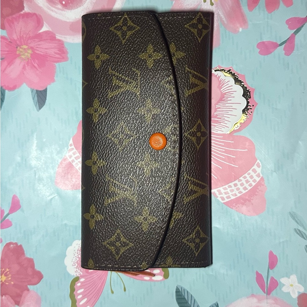 Louis Vuitton fashion wallet